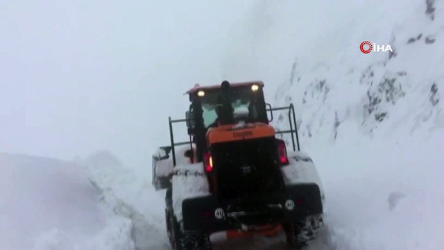 Sincik-Malatya Karayolu Yoğun Kar Yağışı Nedeniyle Ulaşıma Kapandı