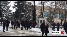Report TV - Protesta, një grup studentësh në Korçë bojkotojnë mësimin