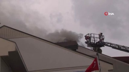 Ataköy'de Bir Lüks Villada Çatı Yangını Meydana Geldi