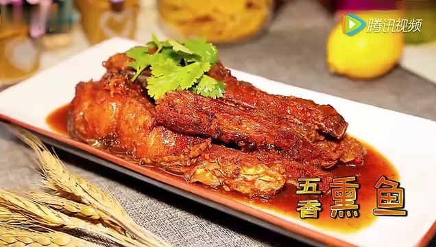 The culinary master teaches you how to make a savory spiced fish