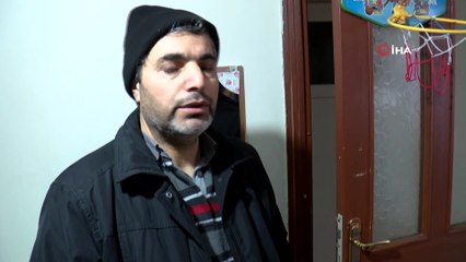 Isınmak için çalıştırdığı araç, evin penceresine girdi