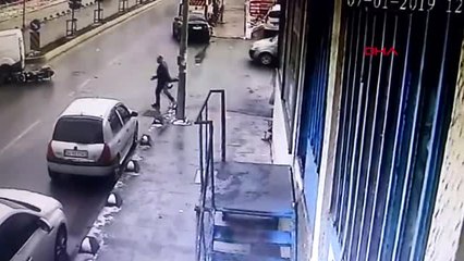 Motosiklet Sürücünün Ağır Yaralandığı Kaza Kamerada