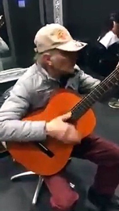 Ennio Morricone à la guitare