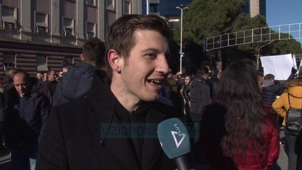 Studentet rikthehen para Kryeministrisë - News, Lajme - Vizion Plus