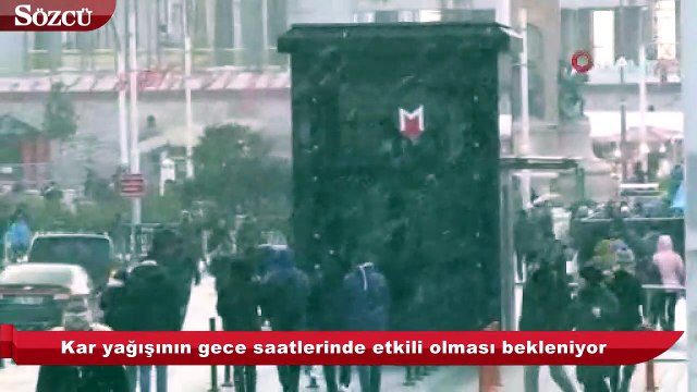 Taksim'de kar yağışı etkili olmaya başladı