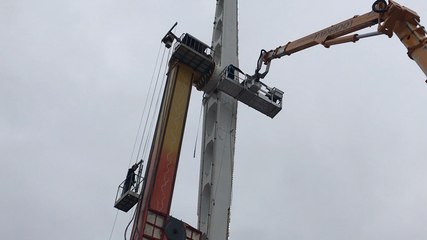 Démontage lent et méticuleux du manège Bomber maxxx à Rennes