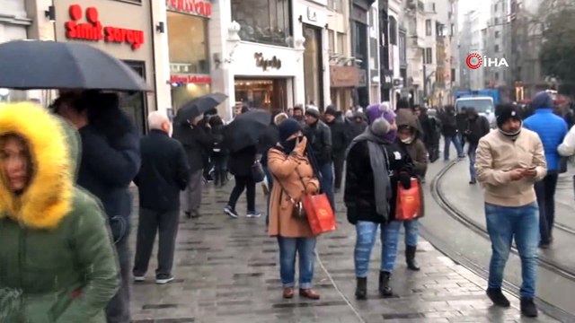 Taksim'de kar yağışı etkili olmaya başladı