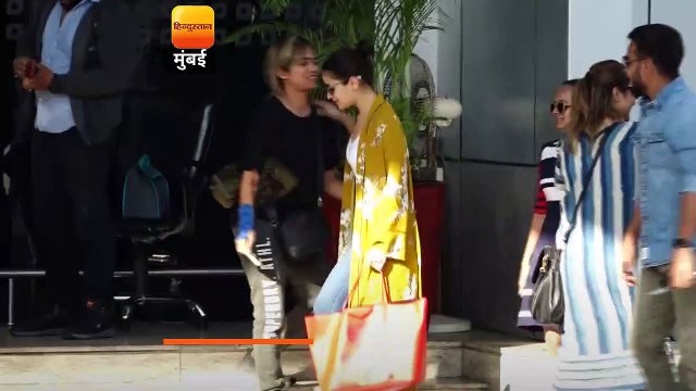 आलिया भट्ट और सोनाक्षी सिन्हा एयरपोर्ट पर नजर आईं