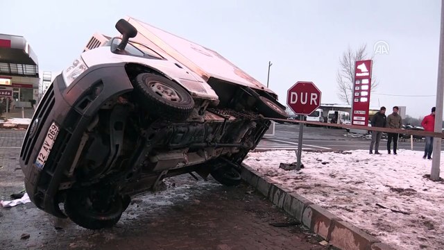 Ambulans ile kamyonet çarpıştı: 9 yaralı - BİNGÖL