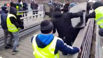 Francia, duri scontri tra gilet gialli e gendarmi: coinvolti anche i giornalisti | Notizie.it