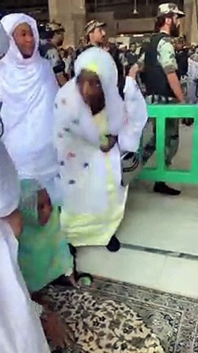 Marième Faye Sall à la Mècque, le geste qui fait rire