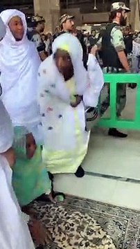 Marième Faye Sall à la Mècque, le geste qui fait rire