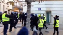 Commandant de police vs Manifestants Gilets Jaunes Acte 8