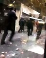 Des CRS jettent des pavés sur les manifestants Gilets Jaunes Acte 8