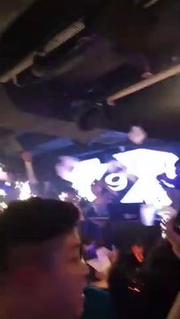 Ils mettent le feu dans une boîte de nuit d'une façon bien débile