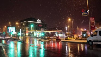 Çamlıca’da vatandaşların kar keyfi