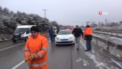 Download Video: - Alüminyum yüklü kamyon devrildi, Orhangazi-Bursa yolu bir süre trafiğe kapandı