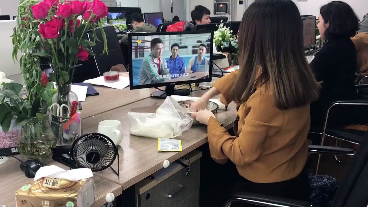 Cooking office.Office Ono uses a steaming steamed buns, the last steamed buns, one hundred percent