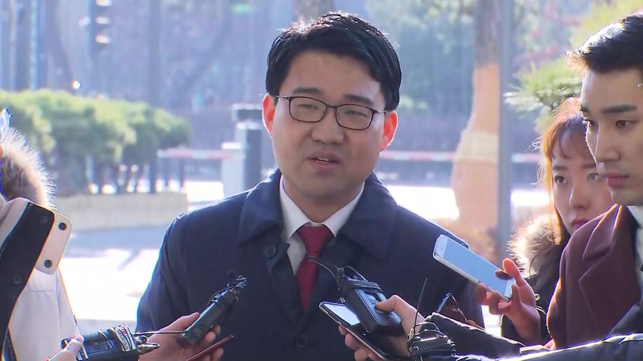 "靑 사찰, 신속 수사해야"...자유한국당 측 고발인 조사 / YTN