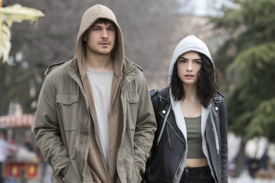 Hakan: Muhafız'ın Başrol Oyuncusu Hazar Ergüçlü, Dizinin Bilinmeyenlerini Anlattı