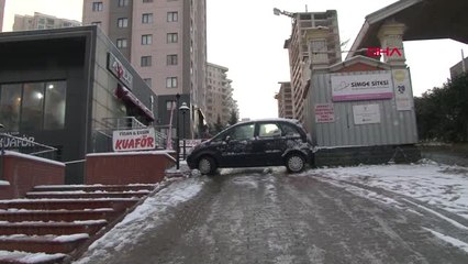 Buzlanan Ara Sokaklarda Sürücüler Zor Anlar Yaşadı