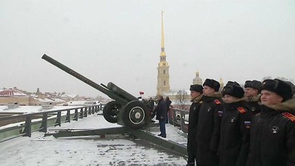 شاهد: بوتين يطلق مدفع الاحتفال بعيد الميلاد الأورثودكسي