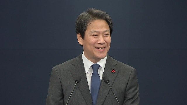 청와대, 신임 비서실장 등 새 참모진 발표 / YTN