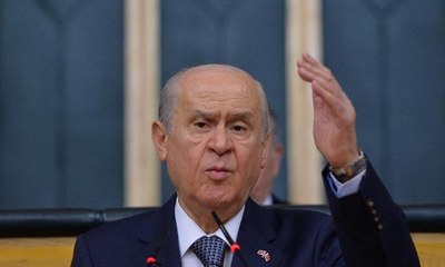 Bahçeli'den Taksim'de Suriyelilerin bayrak açmasına ilk tepki