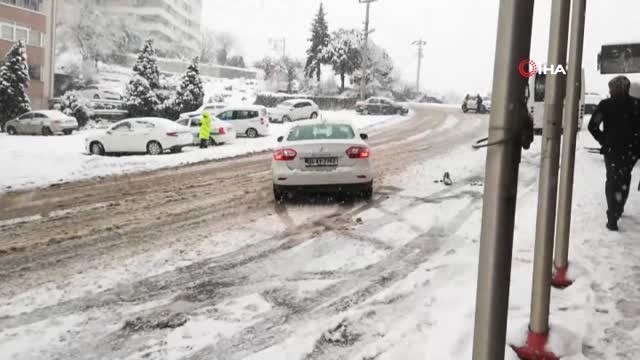 Kar Yağışı Ulaşımı Aksattı, Metrelerce Araç Kuyruğu Oluştu...sürücüler Yollarda Zor Anlar Yaşadı
