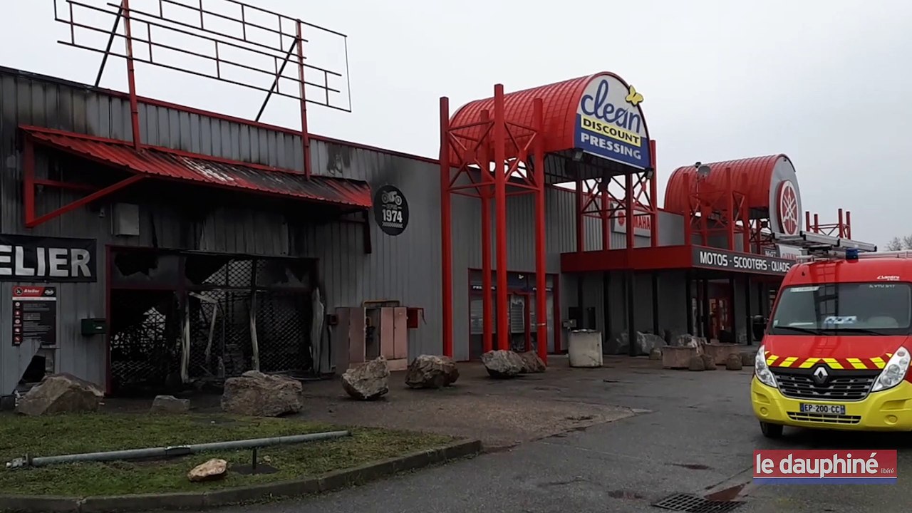 Bourg-lès-Valence: le magasin Dafy moto ravagé par un incendie criminel
