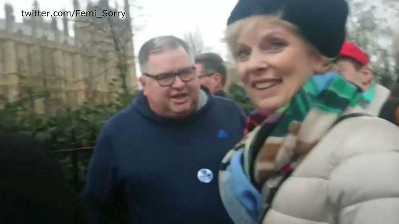 UK: MPs urge police to improve response to abusive protesters