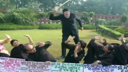 PM Modi का मुखौटा पहनकर TMC सांसदो का Parliment के बाहर अनोखा प्रदर्शन | वनइंडिया हिंदी