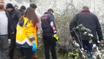 Kocaeli Karla Kaplı Yolda Kayan Otomobil Şarampole Yuvarlandı 3 Yaralı