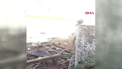 Eyüp Devlet Hastanesi'nin Arkasında Bulunan İstinat Duvarı Çöktü
