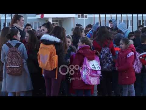 Ora News - Kërkojnë ngrohje, nxënësit e shkollës 9-vjeçare në Stajkë bojkotojnë mësimin