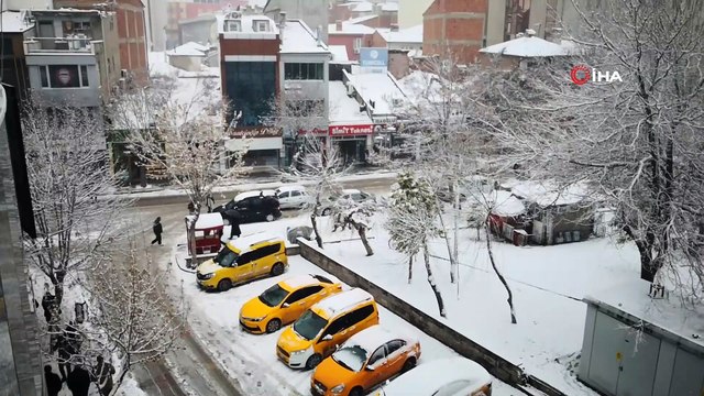 Aksaray’da kar yağışı şehri beyaza bürüdü