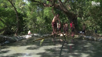 Jeux d'équilibre ou bataille d'oreiller, voilà comment on célèbre la fête nationale en Birmanie