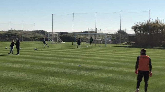 SC Charleroi: Mehdi Bayat s'essaye aux penalties pendant le stage des Zèbres (2)
