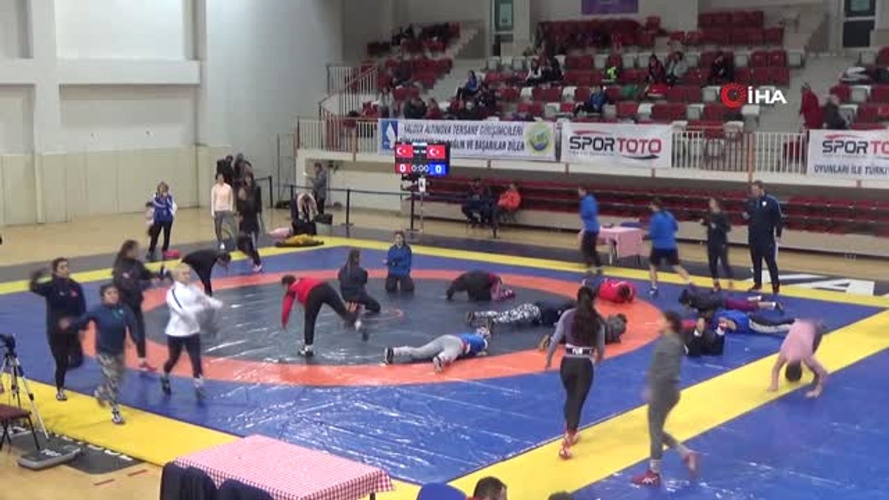 Büyük Bayanlar Türkiye Güreş Şampiyonası Başladı