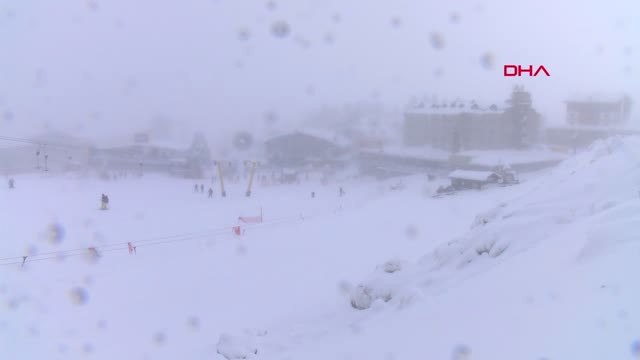 Bursa Uludağ'da Pistler, Sis ve Tipi Nedeniyle Boş Kaldı