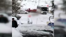 Buz pistine dönen Ankara sokaklarında minibüs böyle kaydı