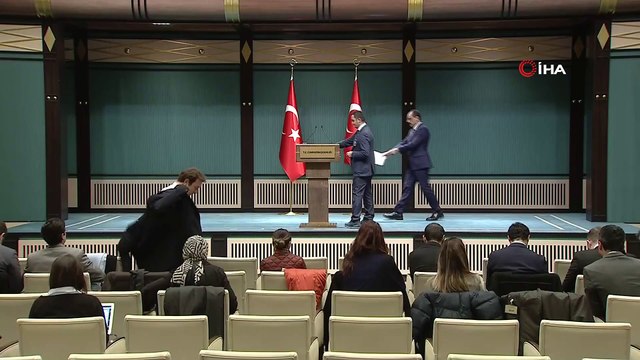 Cumhurbaşkanlığı Sözcüsü Kalın: 'Sayın Cumhurbaşkanımız Bolton’a teyitli bir randevu sözü yoktu. Talep söz konusu idi ama biz bunu en baştan beri teyit etmemiştik. Sayın cumhurbaşkanımız da ifade ettiler, Bolton’un muhatabı bellidir. Buna