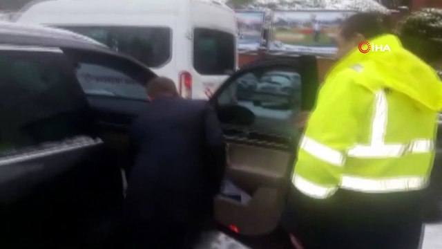 Kar nedeniyle evine gidemeyen hastayı, belediye başkanı makam aracıyla ulaştırdı