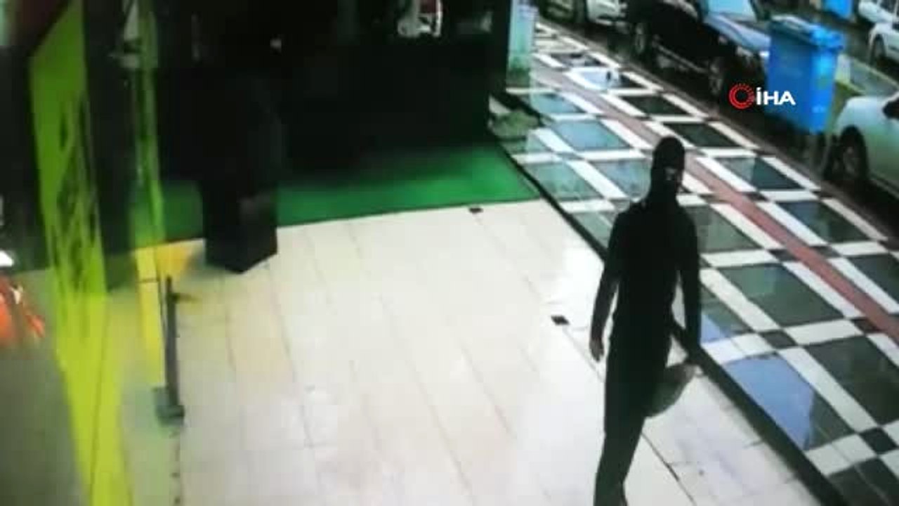 Silahlı Banka Soygunu Kamerada...silahlı Şahıs Vatandaşı Böyle Rehin Aldı