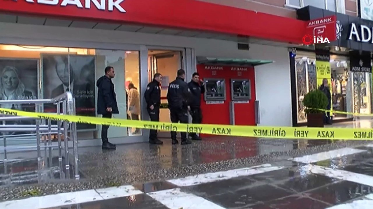 Silahlı banka soygunu kamerada...Silahlı şahıs vatandaşı böyle rehin aldı