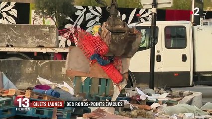 "Gilets jaunes" : des ronds-points évacués par la gendarmerie