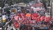 Sindicatos indios comienzan una huelga de dos días contra la política de Modi