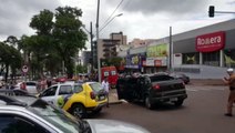 Colisão de trânsito no centro deixa duas pessoas feridas
