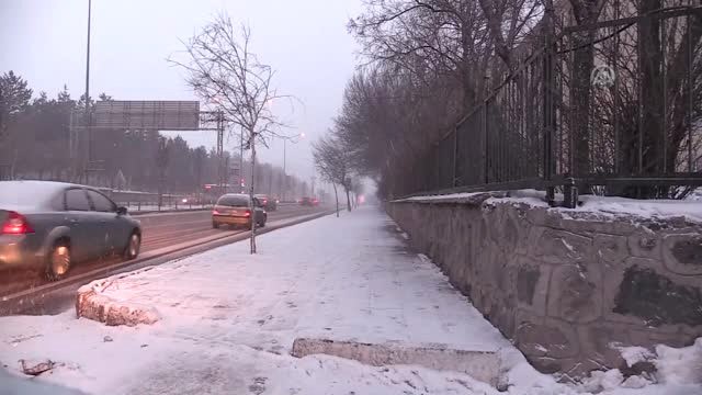 Yoğun Kar Yağışı ve Tipi Nedeniyle Sürücüler Zor Anlar Yaşadı