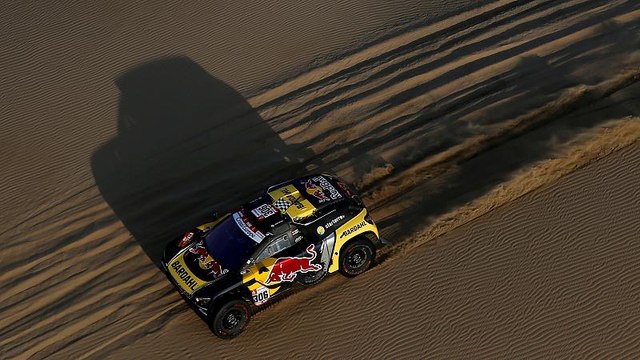 Dakar : Sébastien Loeb accélère et s'impose